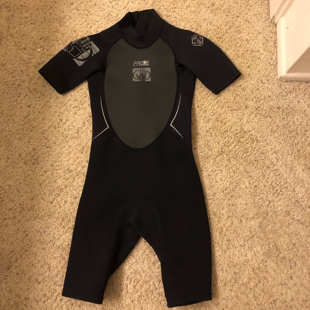 Body glove wet suit